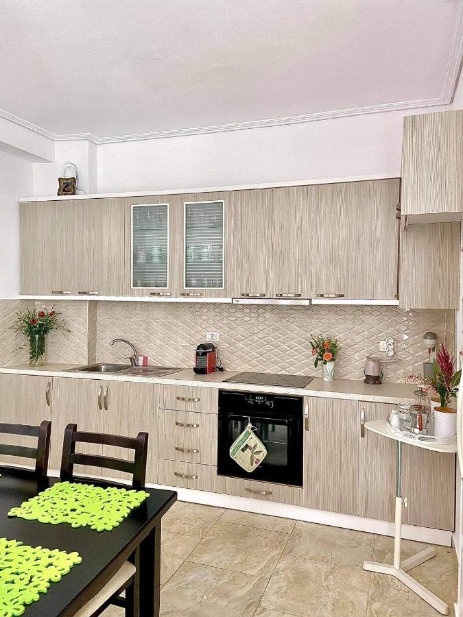 Iraa'S Apartment Sarande Exterior photo